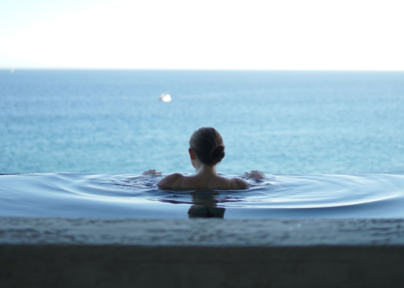 Climate-controlled infinity pools